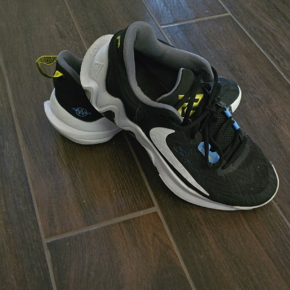 Nike Black and White Athletic Shoes